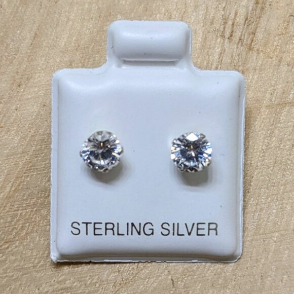 🆕.925 STERLING SILVER ROUND CUBIC ZIRCONIA STUD EARRINGS - UNISEX - Picture 1 of 1